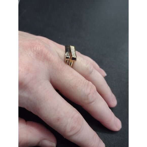 Gold tone two-piece matching ring set - Picture 9 of 9